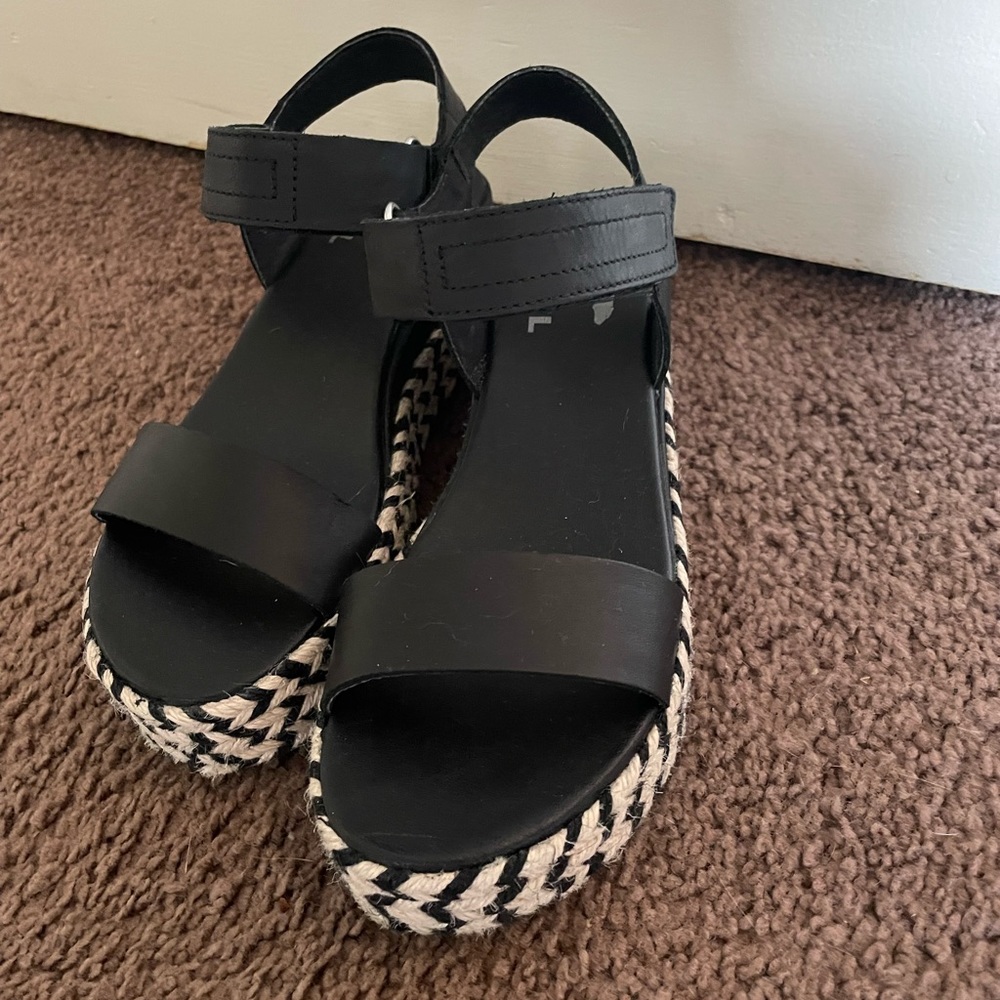 Platform sandals